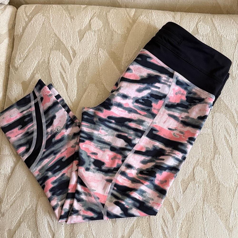 lululemon athletica Camouflage Leggings in Pink and Black